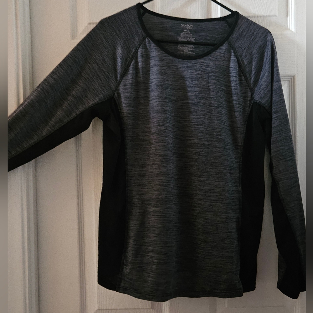 Danskin Now Fitted Dri-More Athletic Top